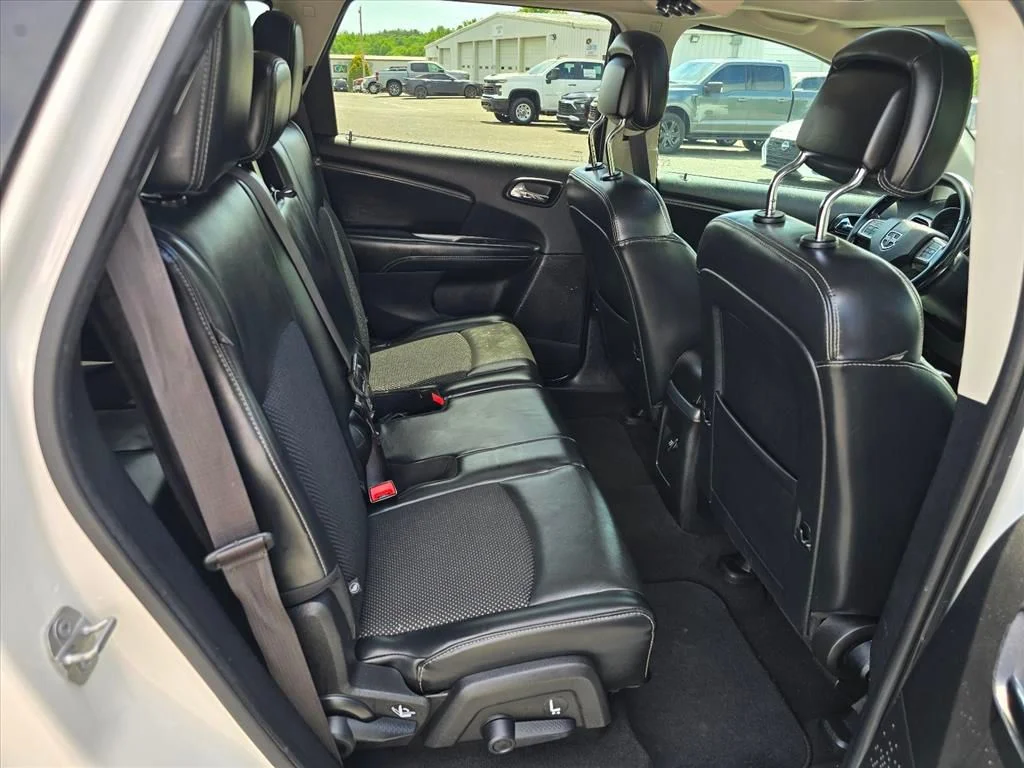 Used 2019 White Dodge Crossroad image 14