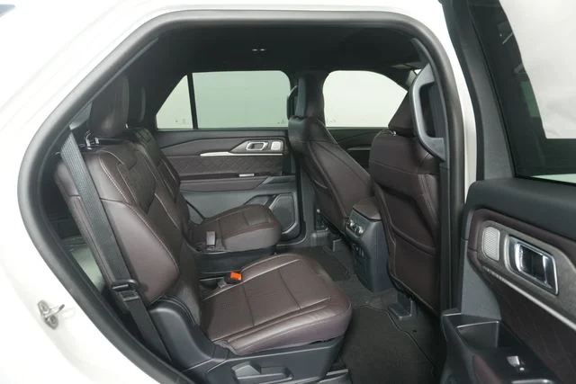 New 2027 Star White Metallic Tri-Coat Ford Platinum™ image 31