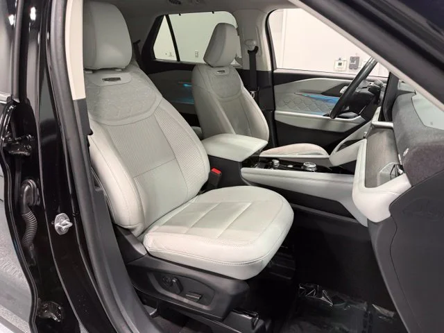 Used 2025 Black Ford Platinum image 41