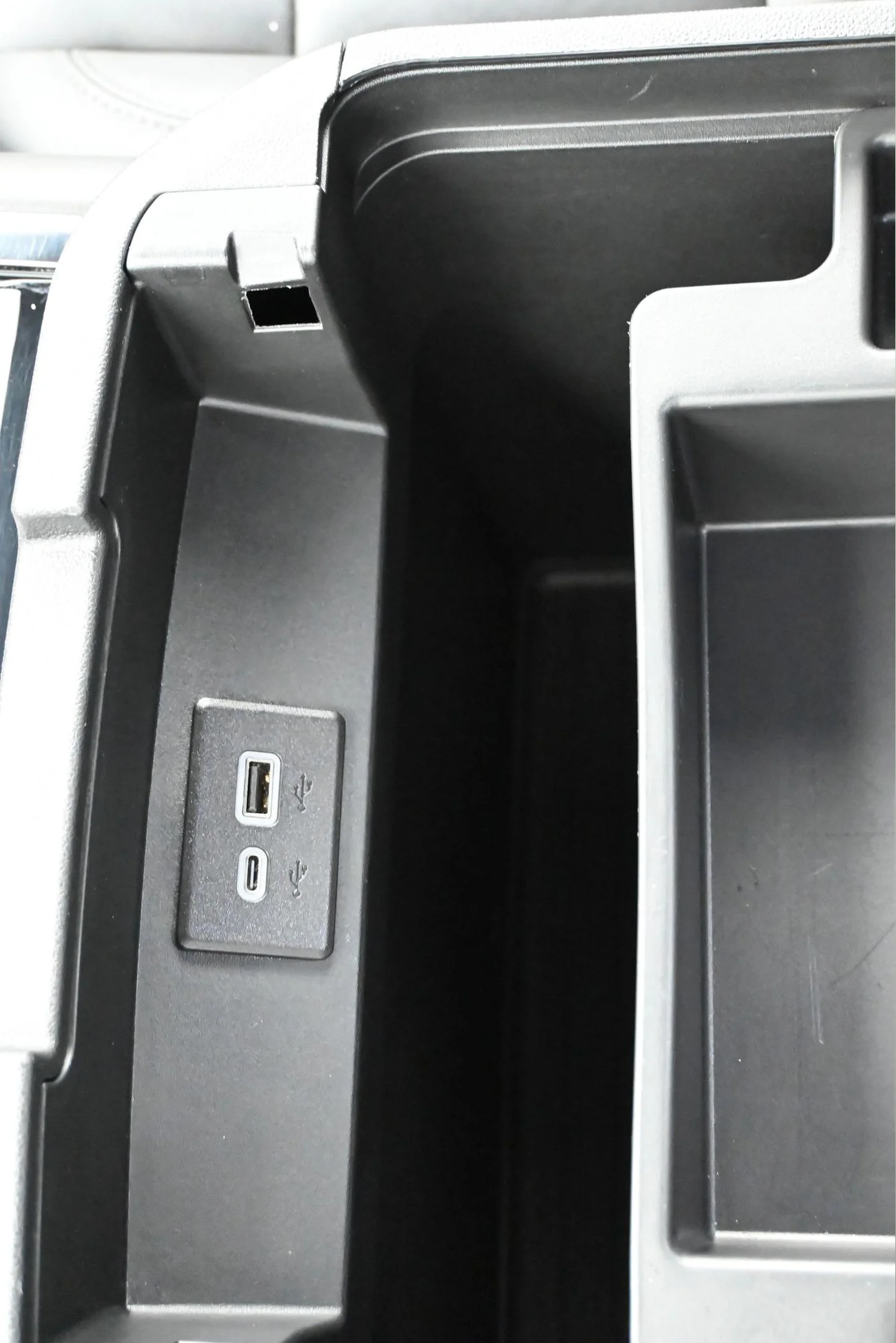 Used 2025 Summit White Chevrolet LT image 9