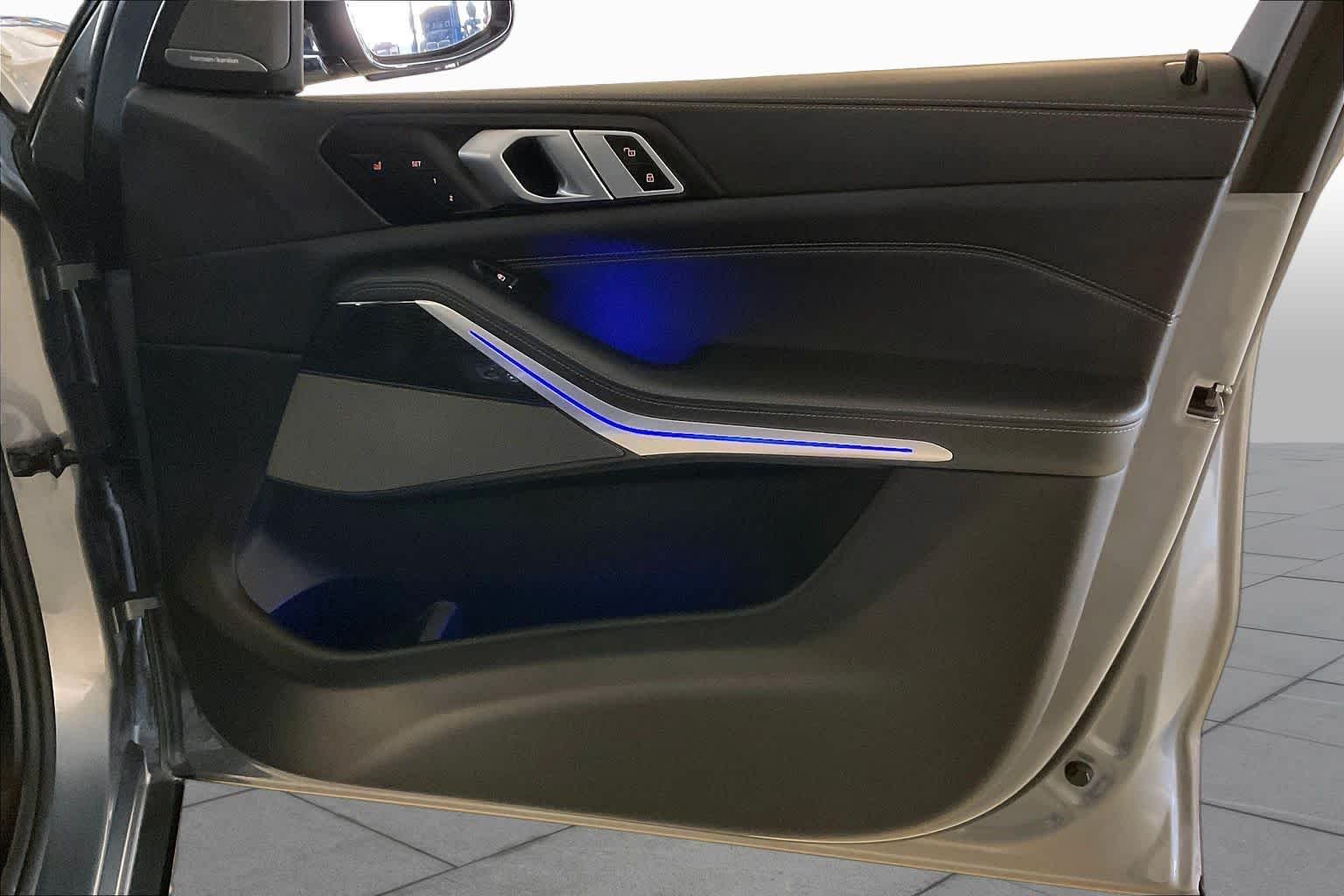 Used 2025 Skyscraper Grey Metallic BMW xDrive50e image 21