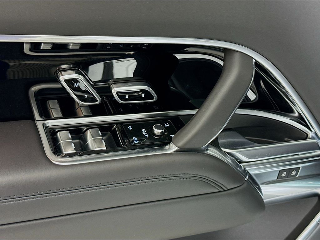 New 2026 Fuji White Land Rover SE image 22