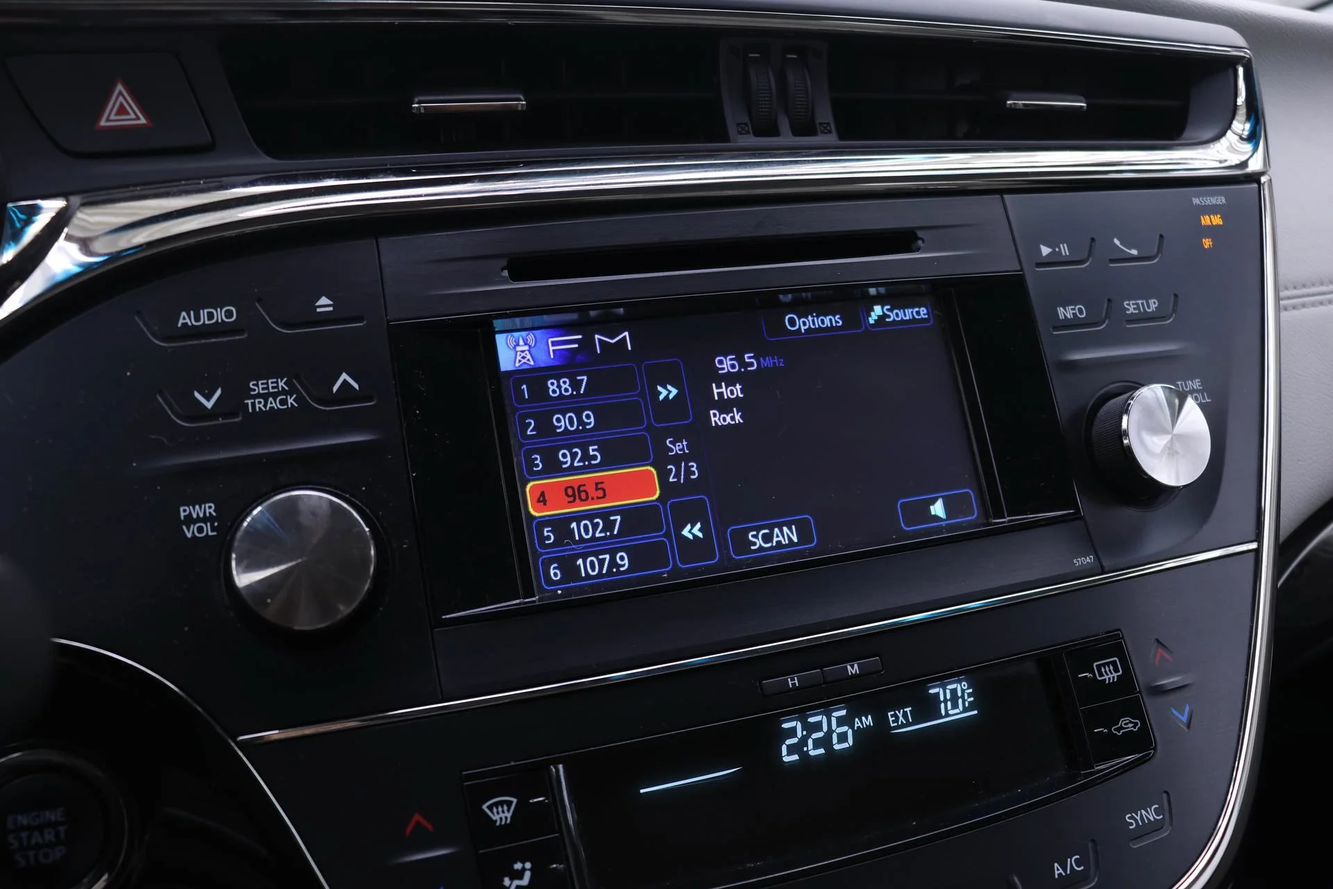 Used 2014 Classic Silver Metallic Toyota XLE image 8