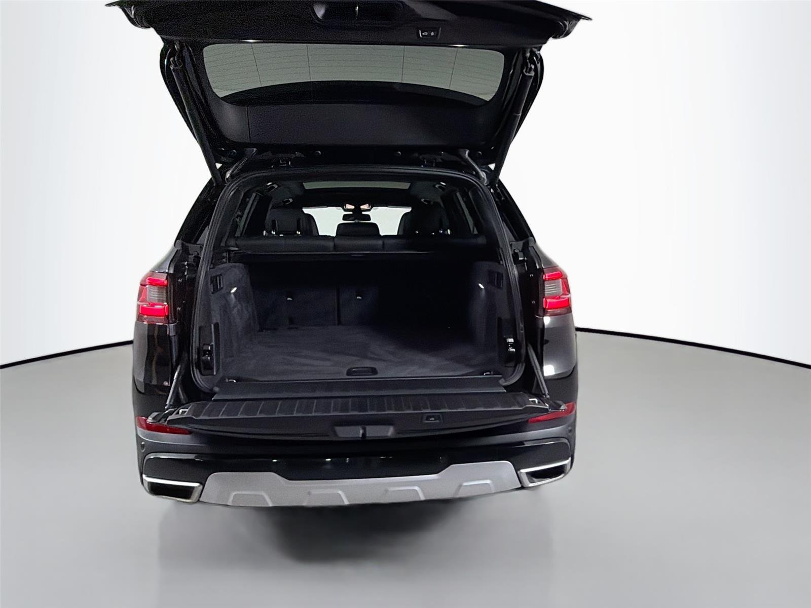Used 2019 Black Sapphire Metallic BMW xDrive40i image 26