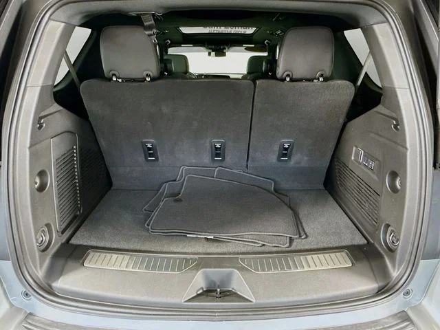 Used 2025 Gray Chevrolet Z71 image 28