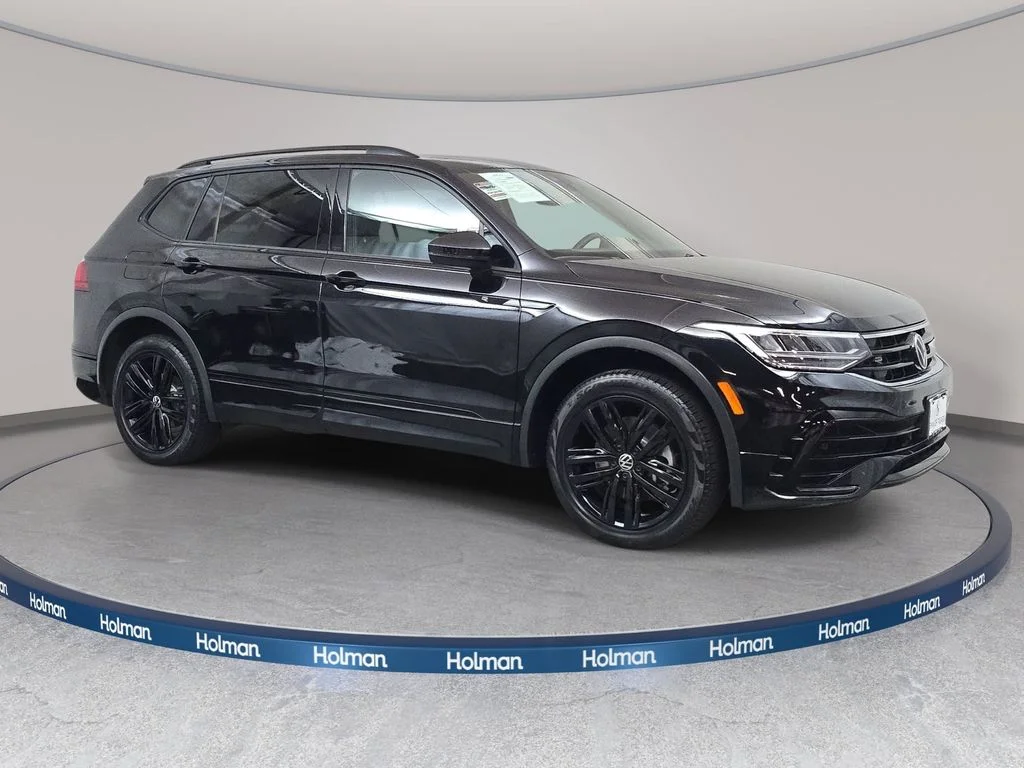 Used 2022 Deep Black Volkswagen 2.0T SE R-Line Black image 4