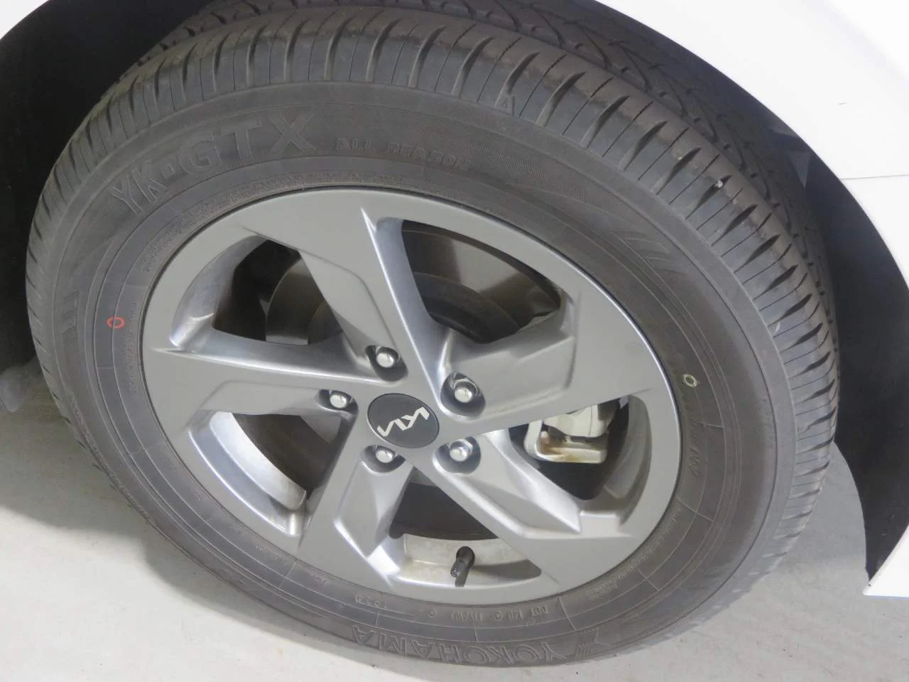 Used 2023 Glacial White Pearl Kia LXS image 9