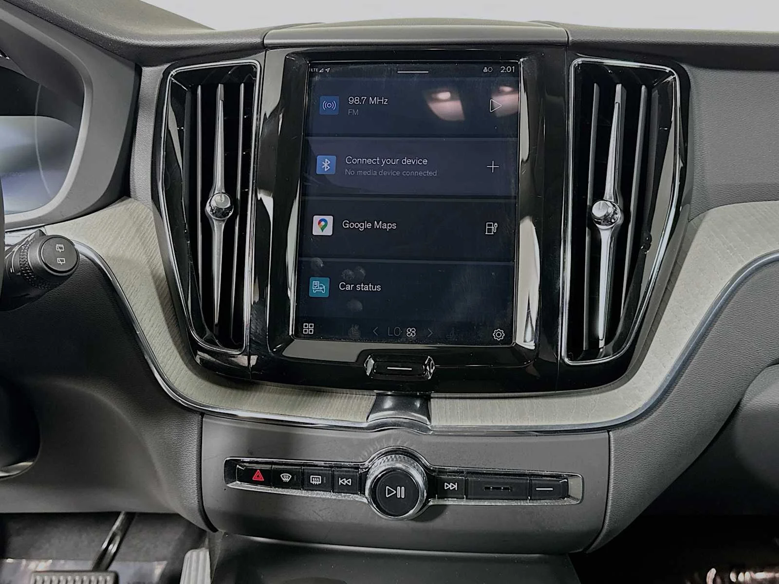 2025 Volvo XC60 Plus - Photo 13