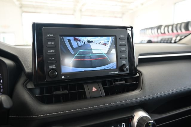 Used 2022 White Toyota XLE image 17