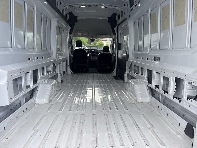 Used 2025 Oxford White Ford Base image 5