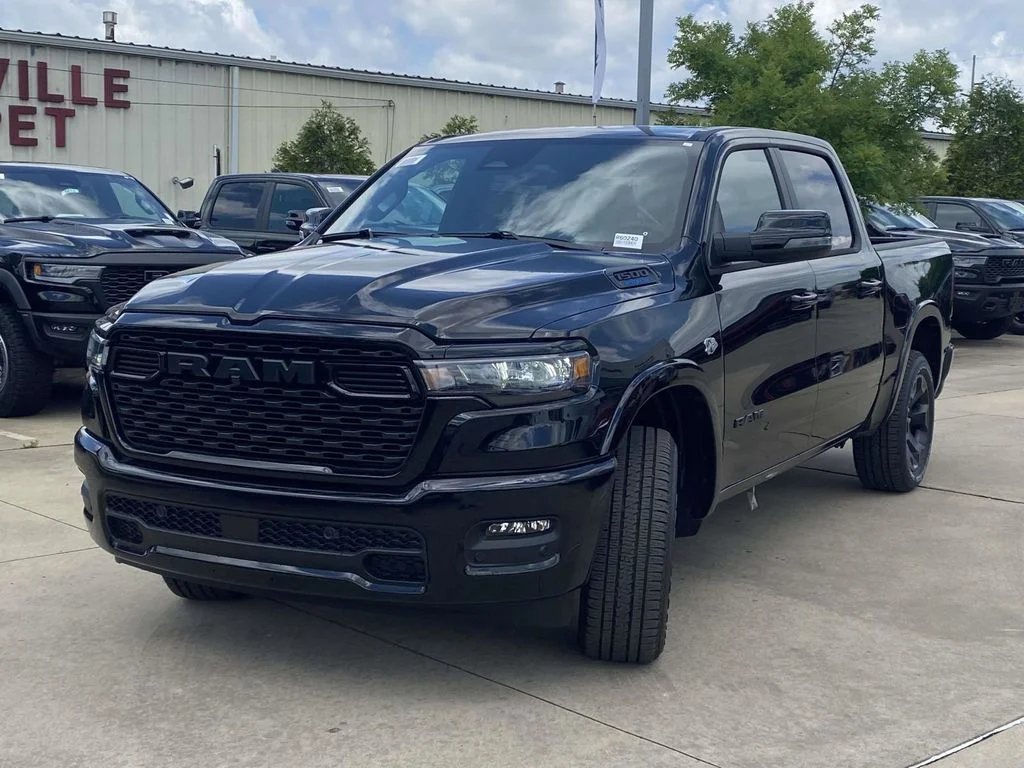 New 2026 Diamond Black Crystal Pearl-Coat Exterior Paint RAM Big Horn/Lone Star image 3