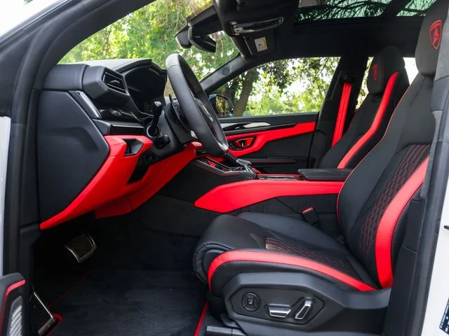 Used 2025  Lamborghini SE image 14
