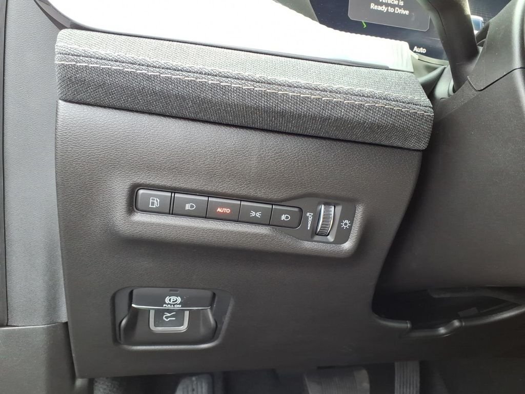 New 2026 Diamond Black Crystal Pearl-Coat Exterior Paint Jeep Laredo image 16