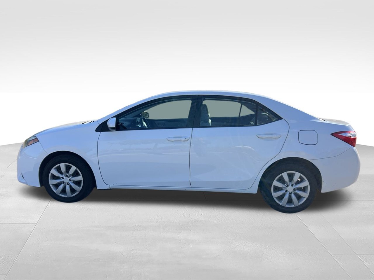 Used 2016 White Toyota LE image 5