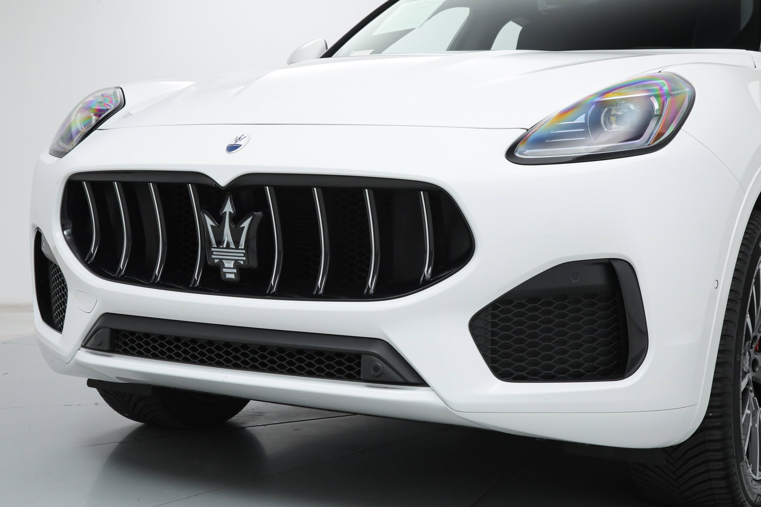 New 2025 White Maserati  image 10