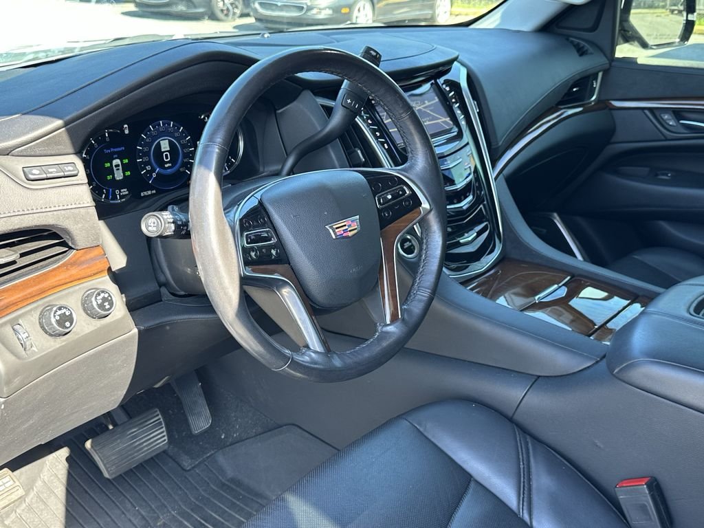 Used 2020 Silver Cadillac Luxury image 24