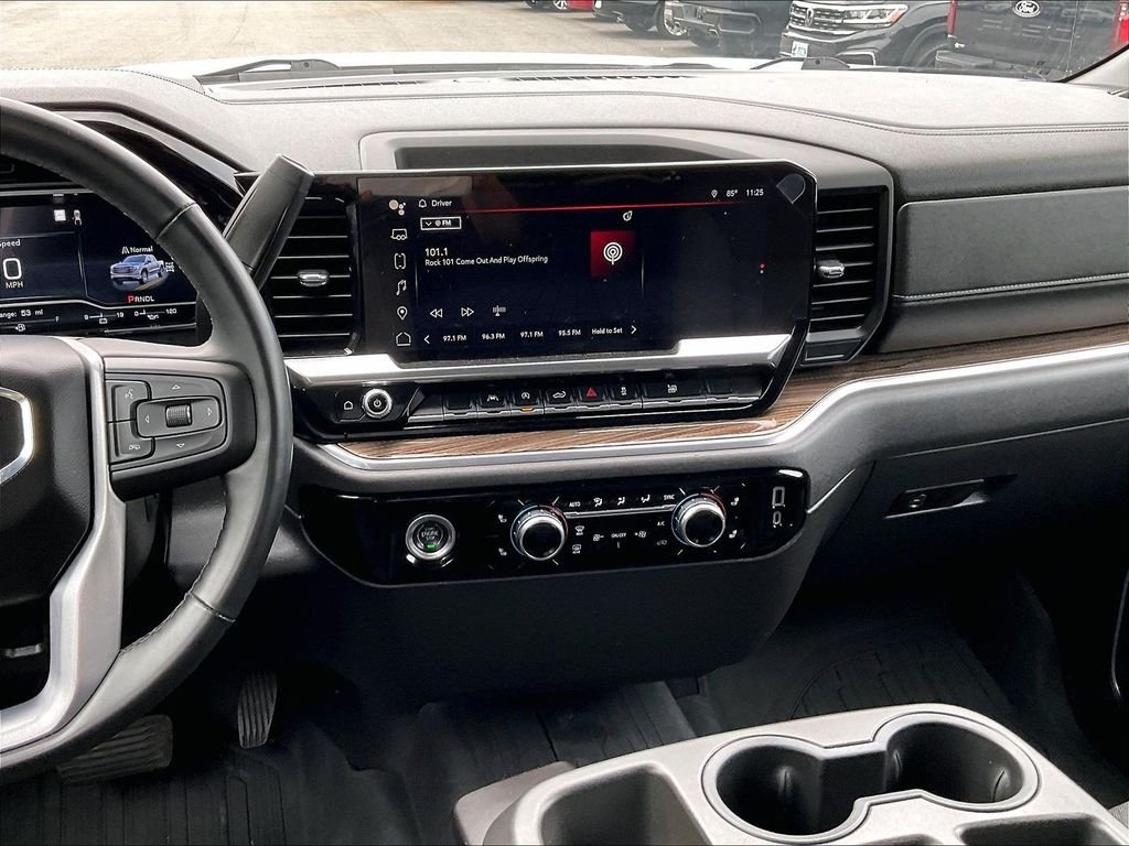 Used 2023 White GMC Elevation image 18