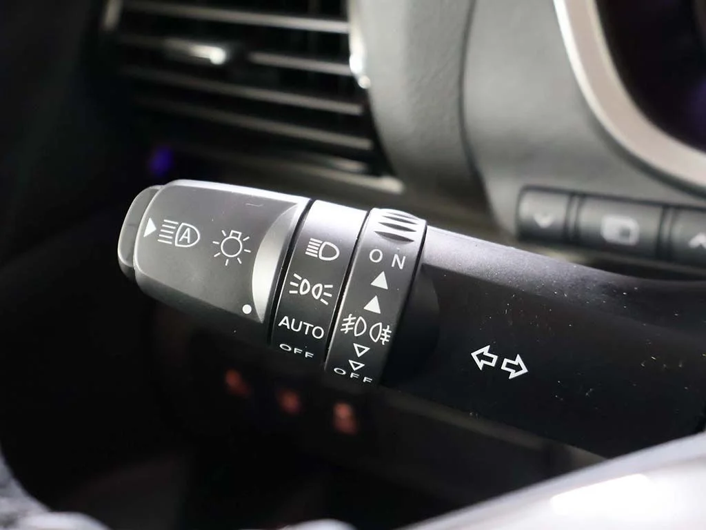New 2026 Silver Mitsubishi SE image 40