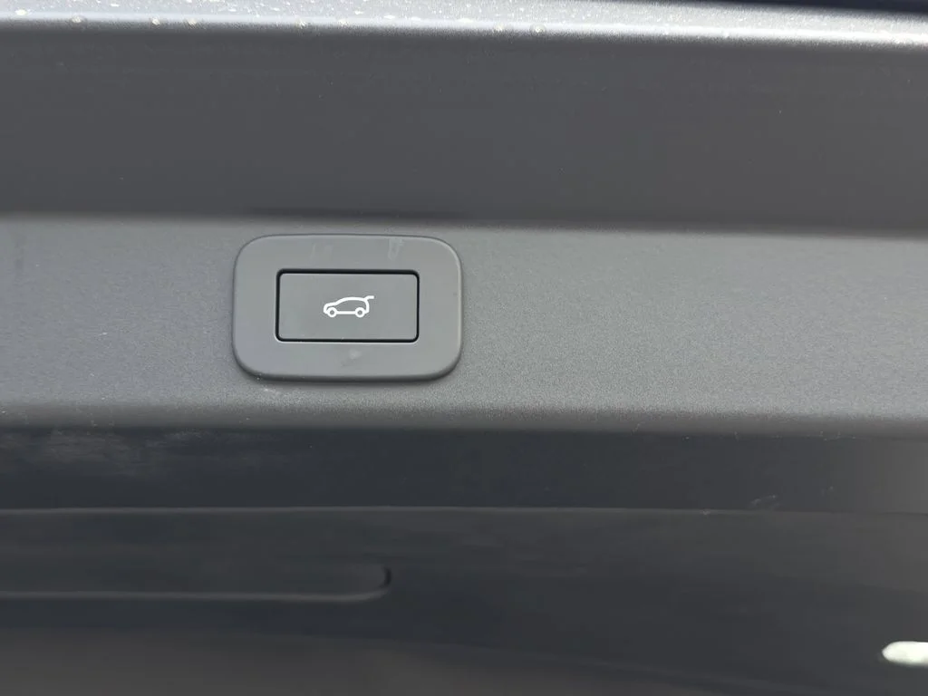New 2025 Santorini Black LAND ROVER Dynamic SE image 13