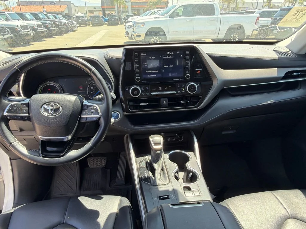 Used 2021 White Toyota XLE image 21