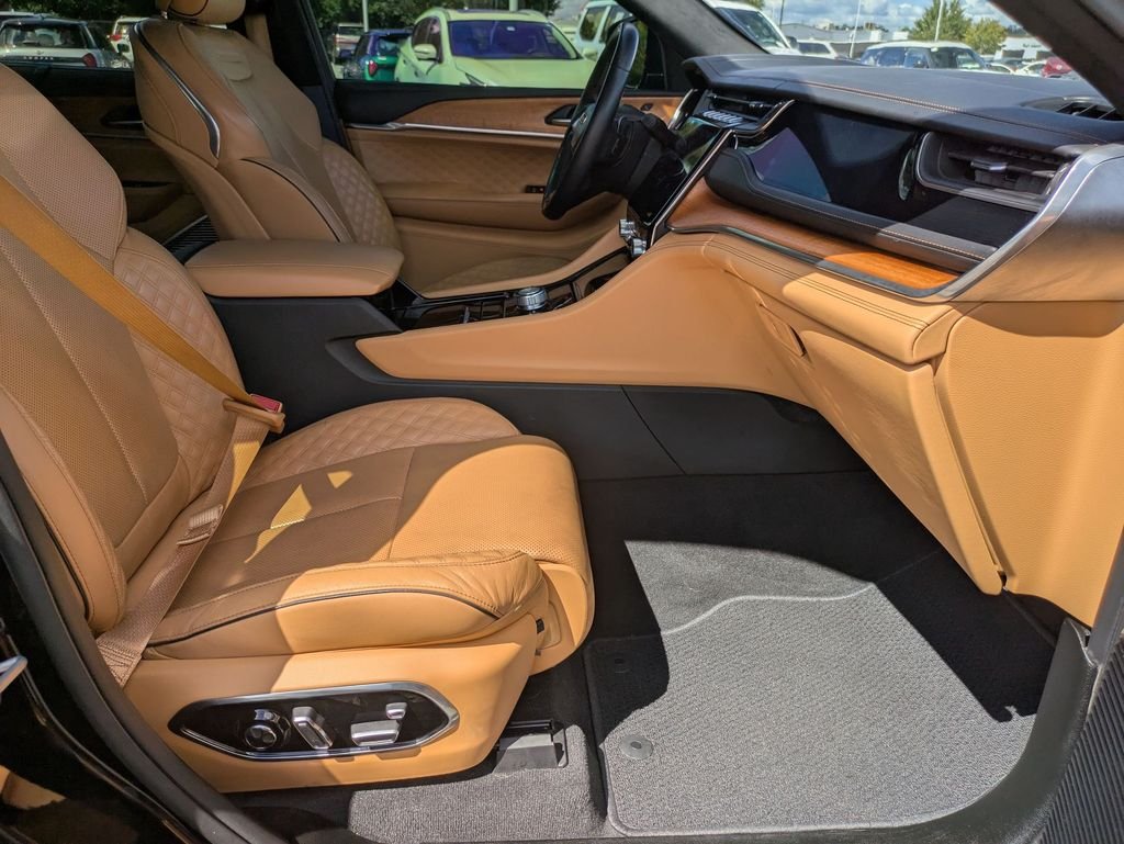 Used 2022 Black Jeep Summit image 23
