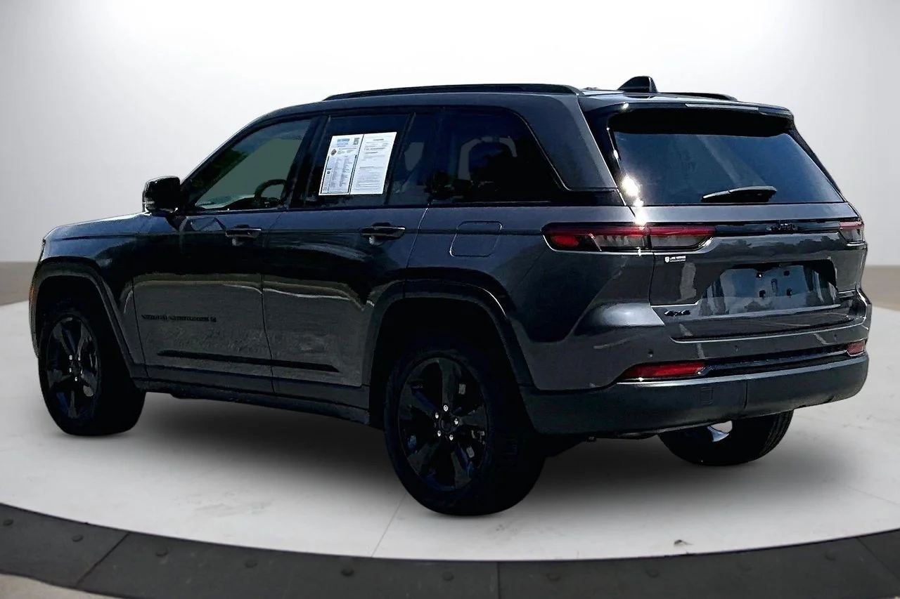 Used 2023 Gray Jeep Limited image 7