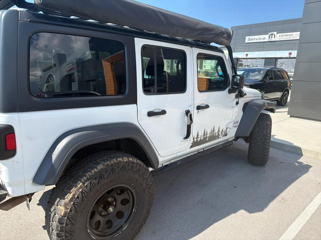 Used 2018 Bright White Clearcoat Jeep Sport S image 3