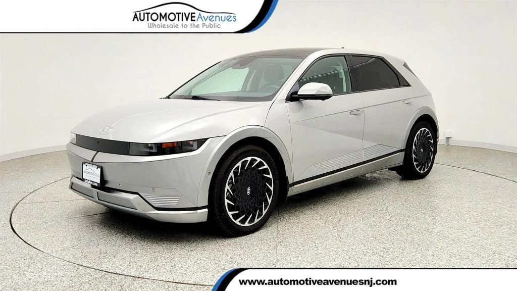 Used 2024 Cyber Gray Hyundai Limited AWD image 1