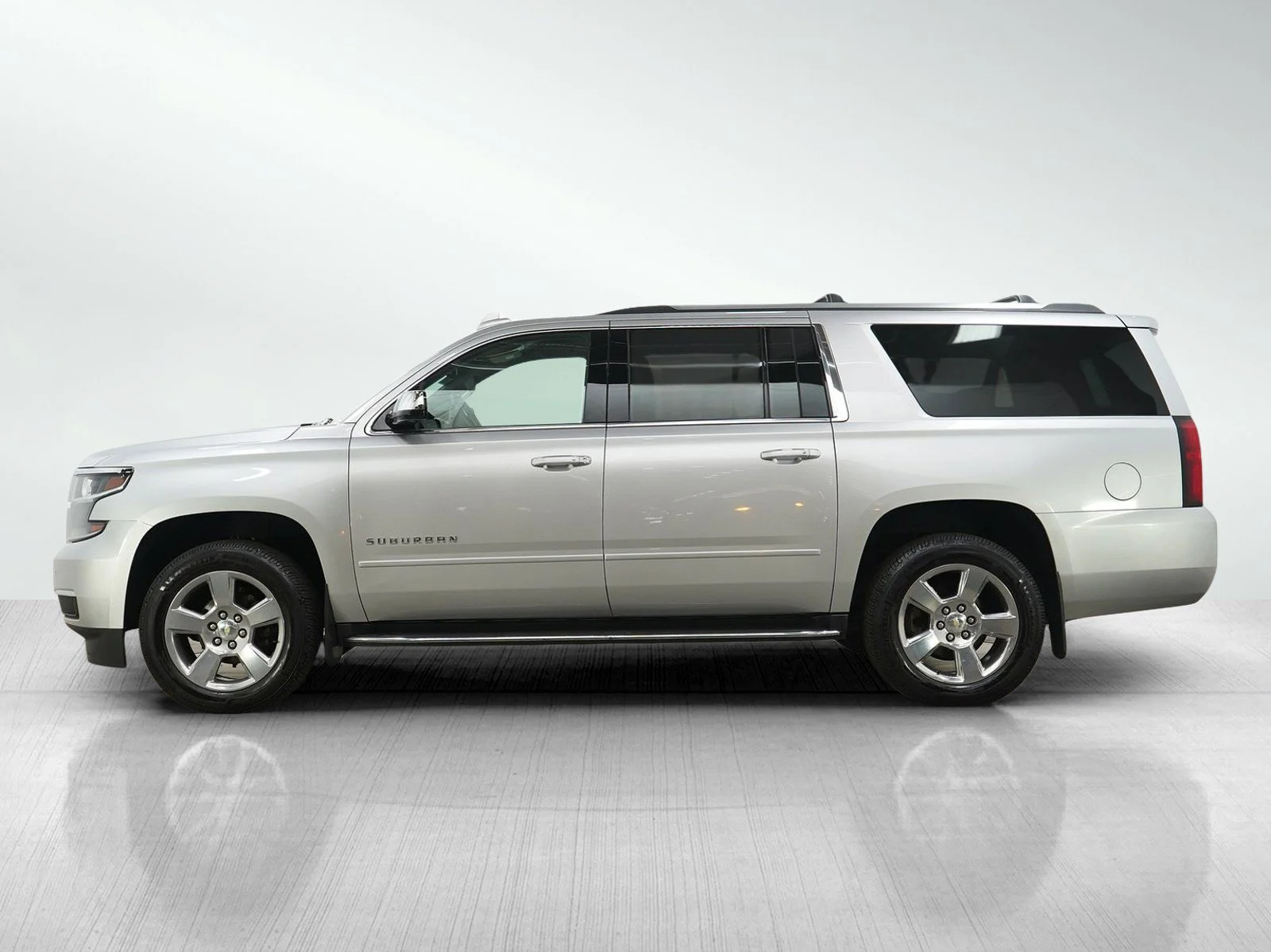 Used 2018 Chevrolet Suburban Premier with VIN 1GNSKJKC1JR186524 for sale in Wayzata, Minnesota