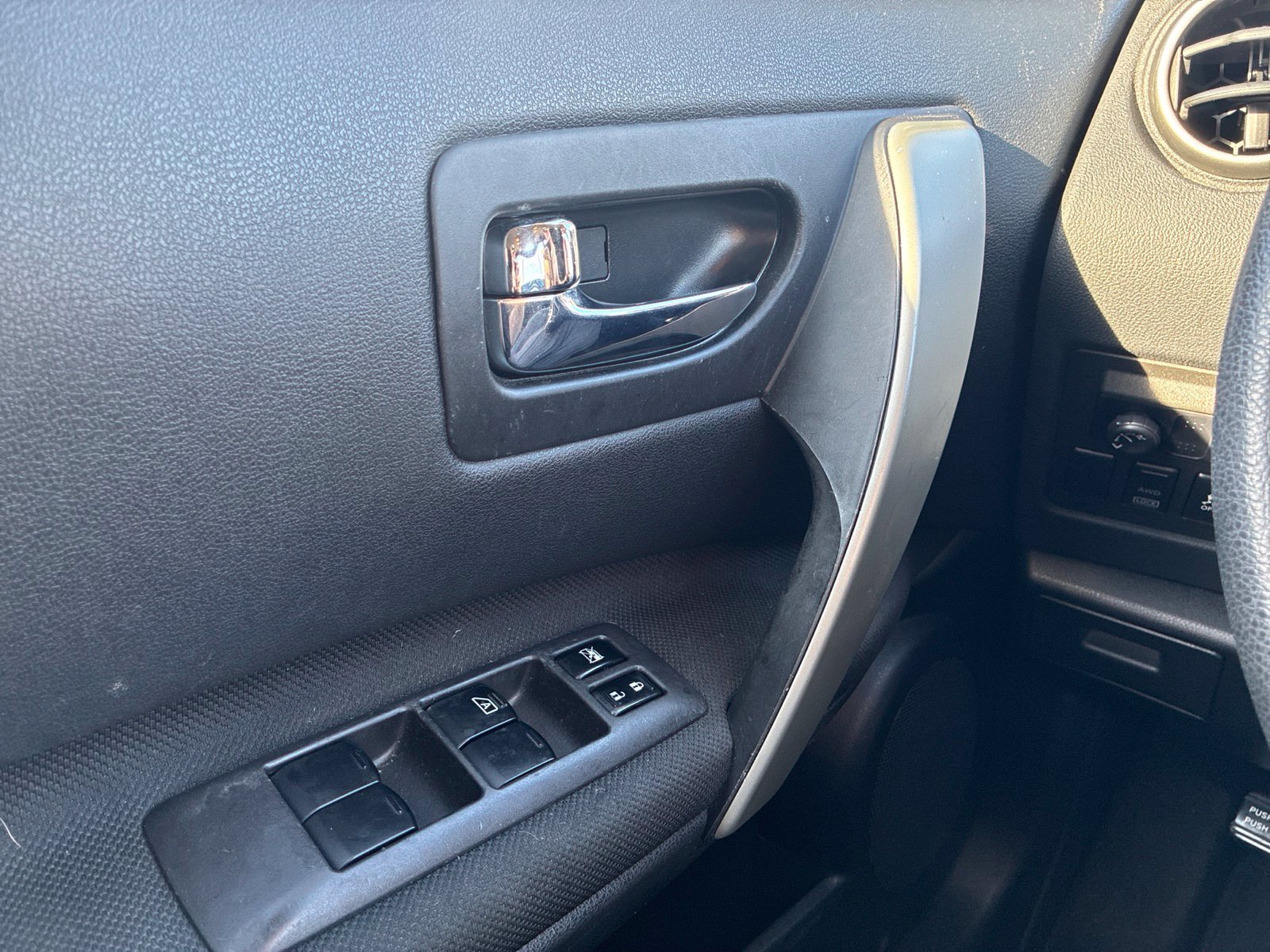 Used 2015 Black Nissan S image 23