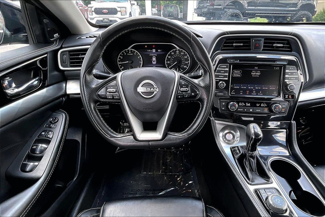 Used 2023 Super Black Nissan SL image 10