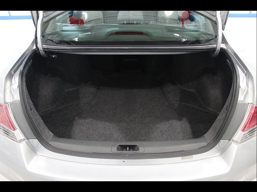 Used 2008 Alabaster Silver Metallic Honda LX image 19