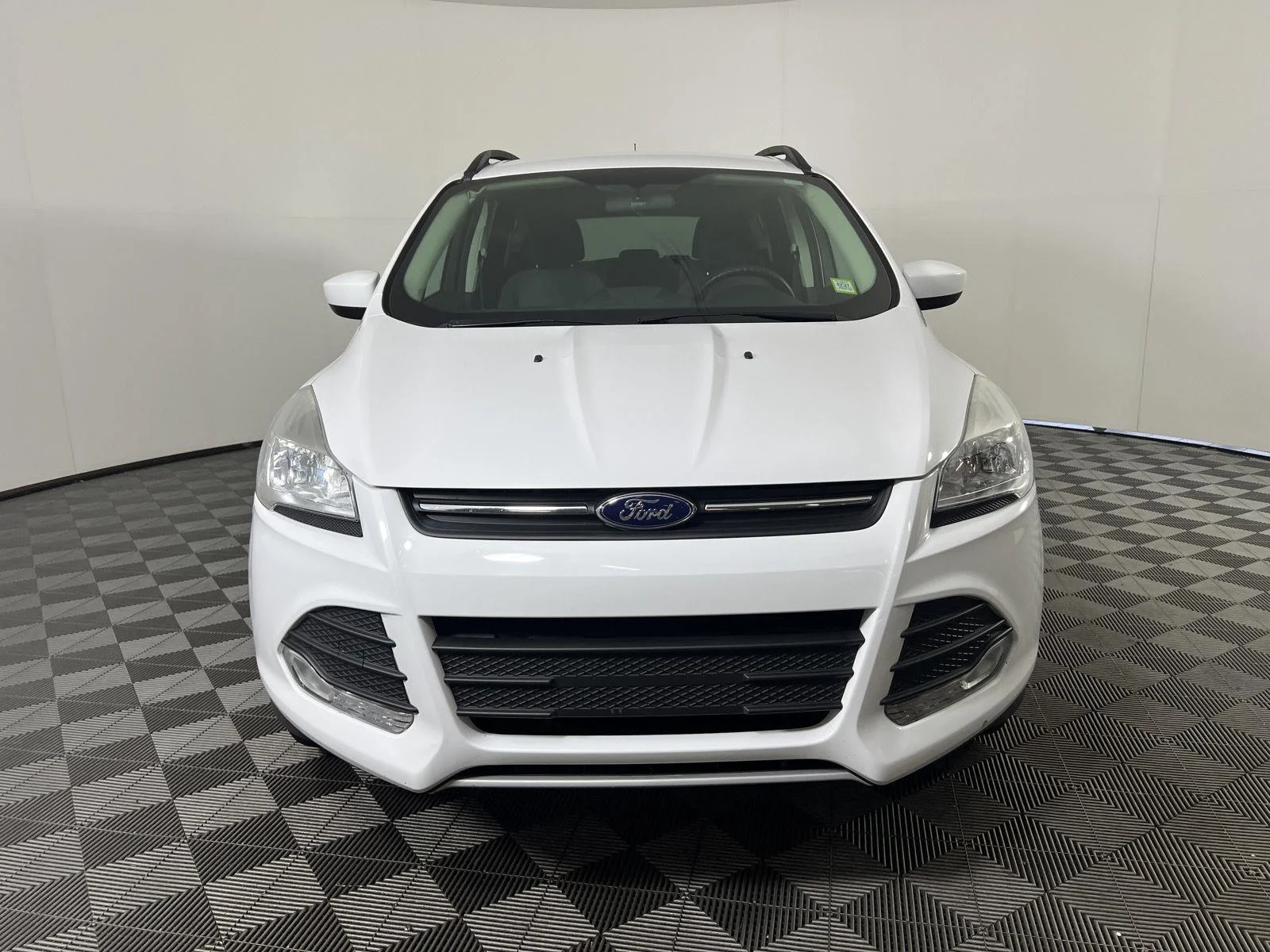 Used 2016 Wh Ford SE image 29
