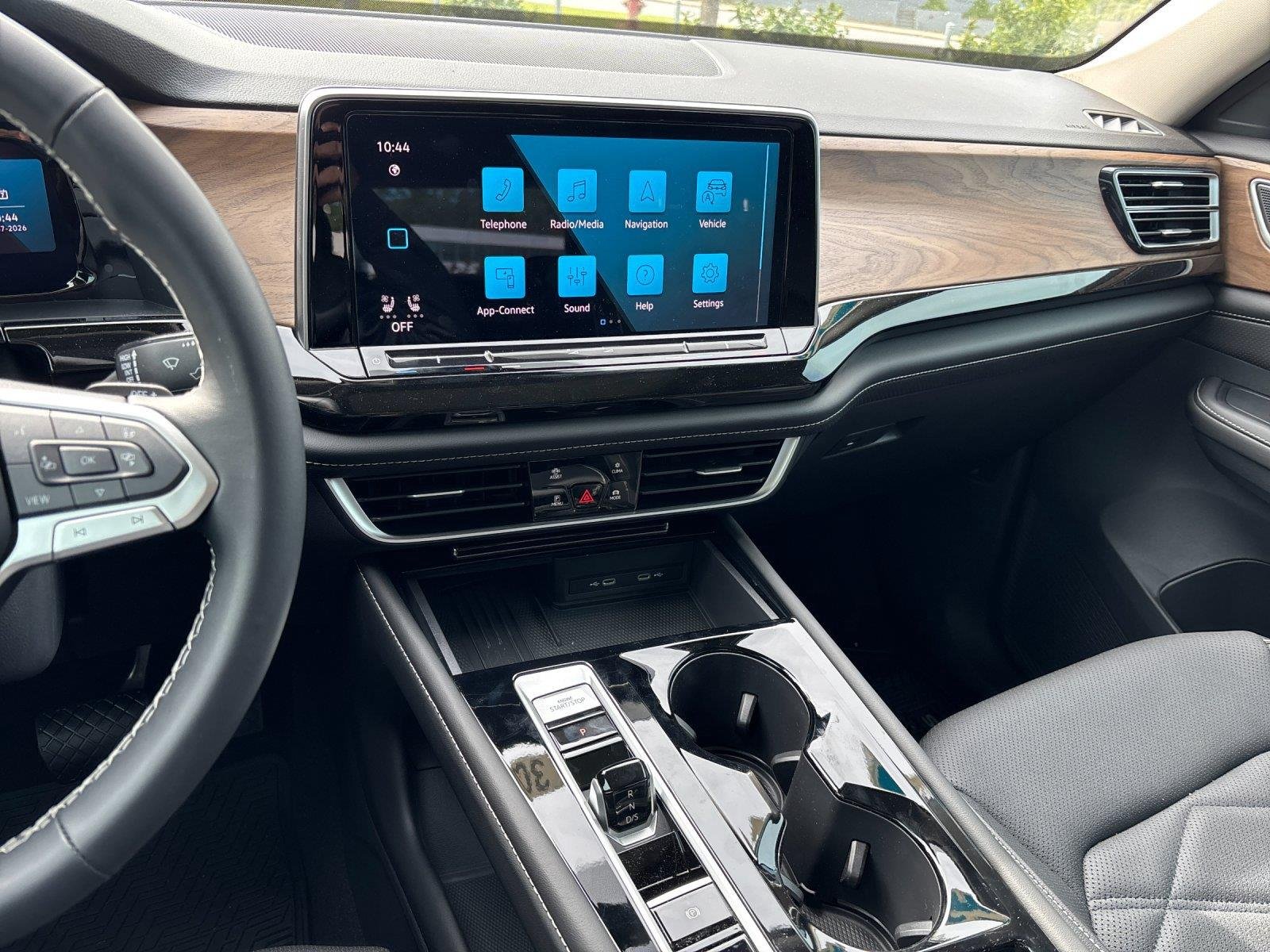 2025 Volkswagen Atlas SE w/Tech - Photo 28