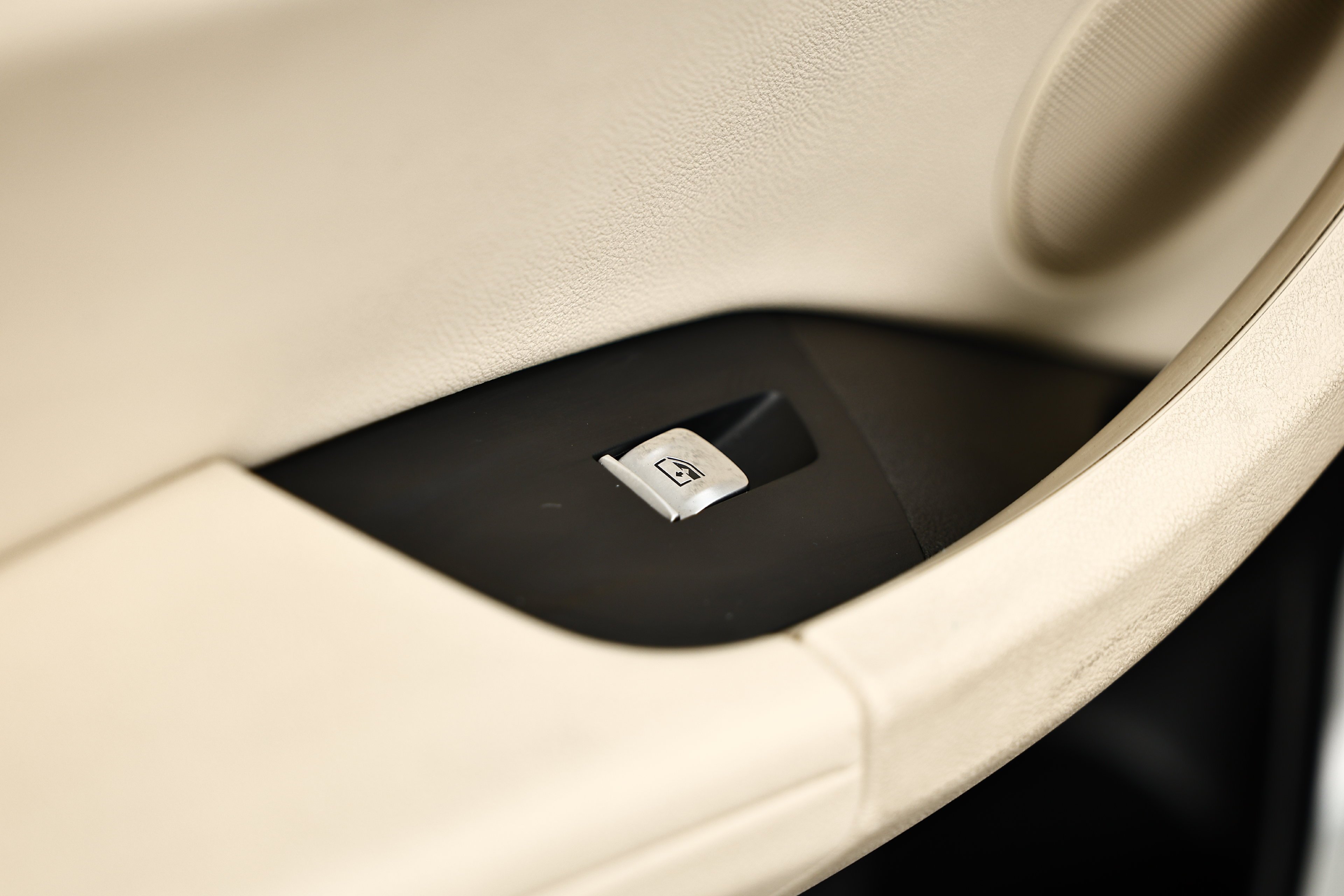 Used 2024 Alpine White BMW xDrive30i image 24