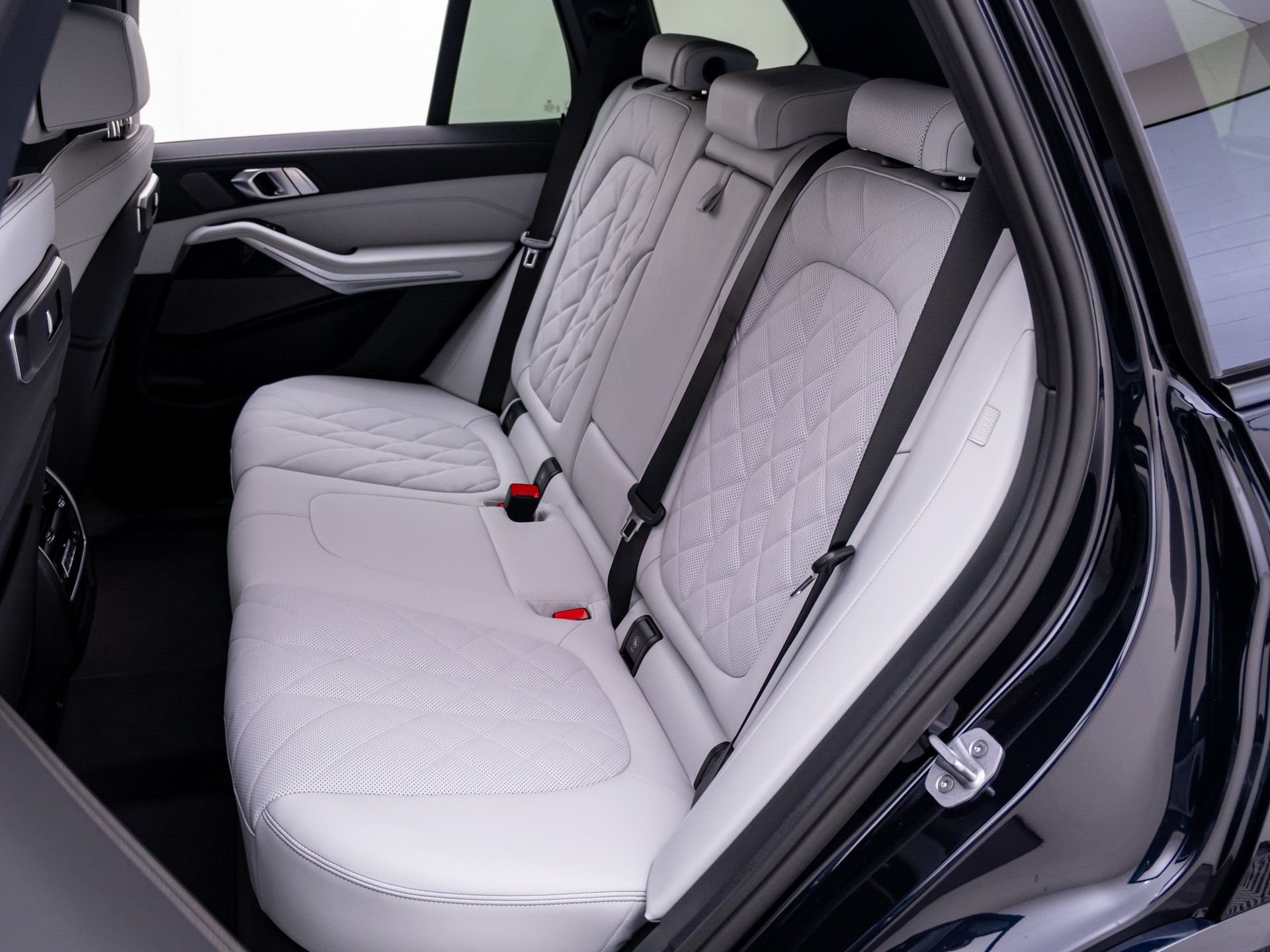 New 2026 Carbon Black Metallic BMW xDrive40i image 17
