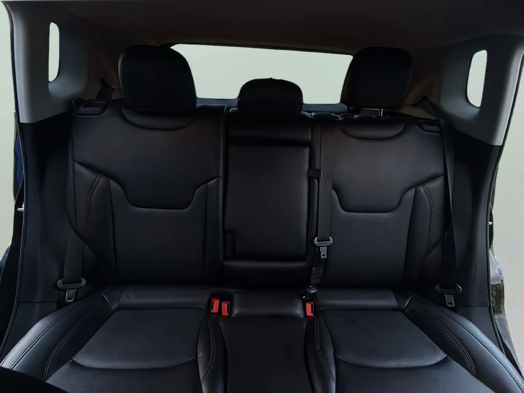 Used 2021 Diamond Black Crystal Pearlcoat Jeep Limited image 32