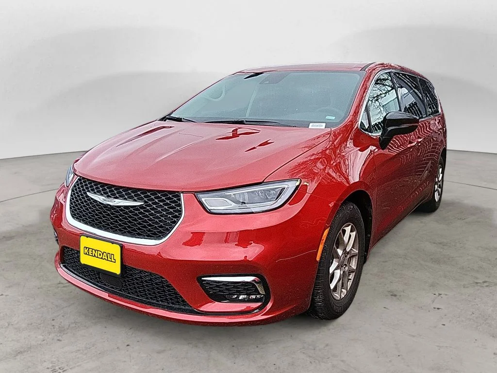 2024 Chrysler Pacifica Touring L's photo