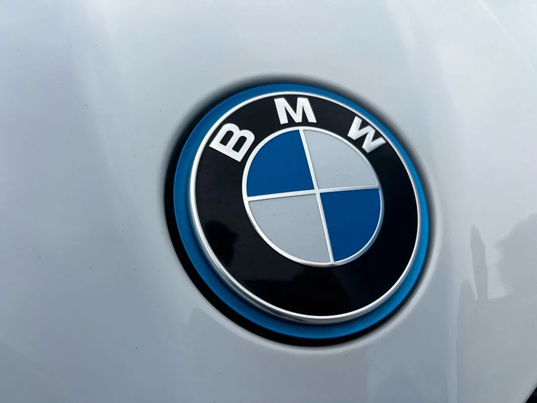 Used 2024 White BMW xDrive50 image 10