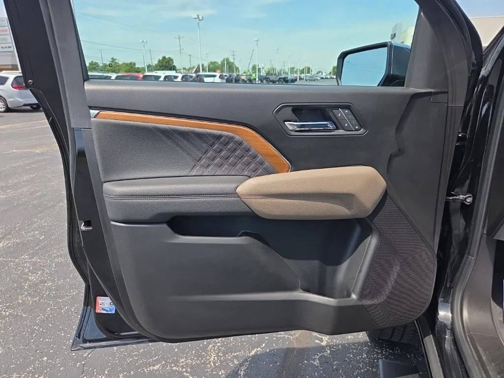 Used 2025 Black GMC Denali image 28