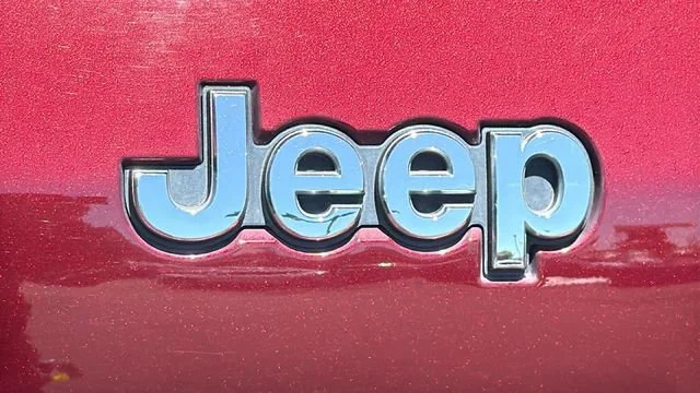 Used 2021 Red Jeep Limited 4x4 image 28