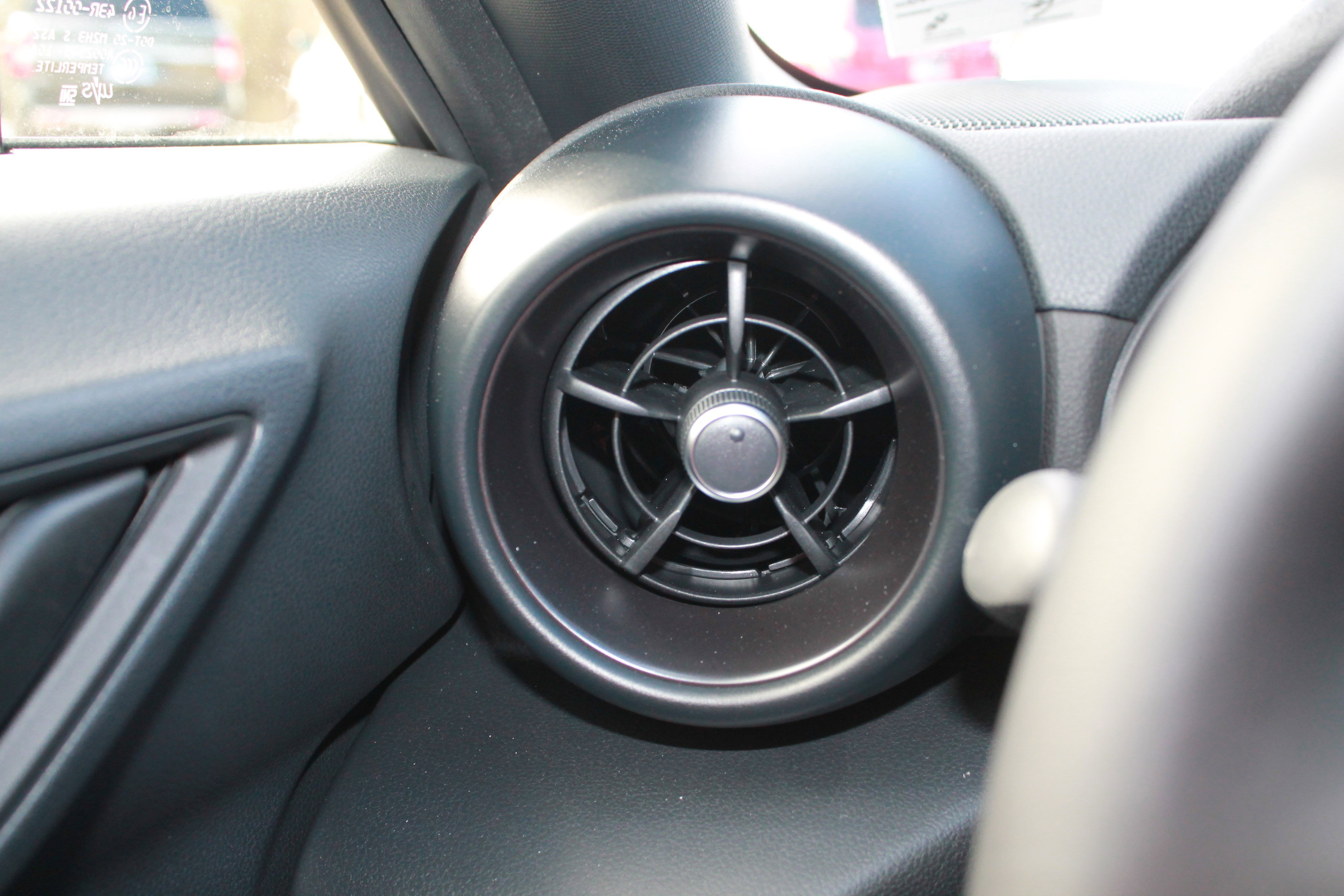 2026 Toyota GR86 Yuzu Edition - Photo 21