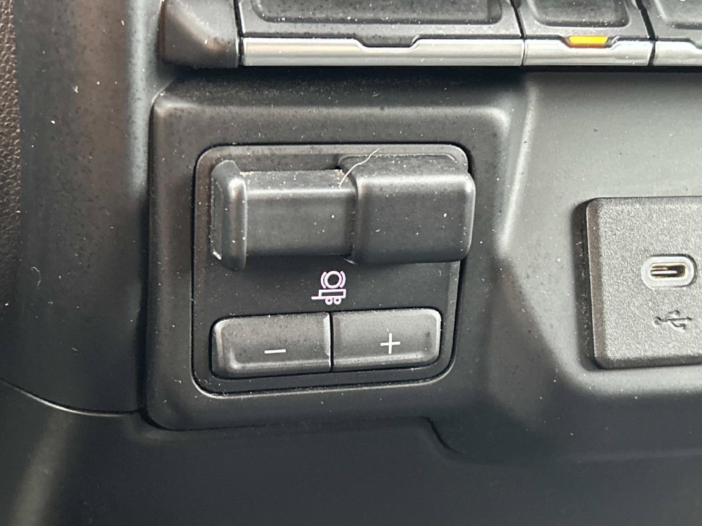 Used 2019 Blue GMC SLE image 26