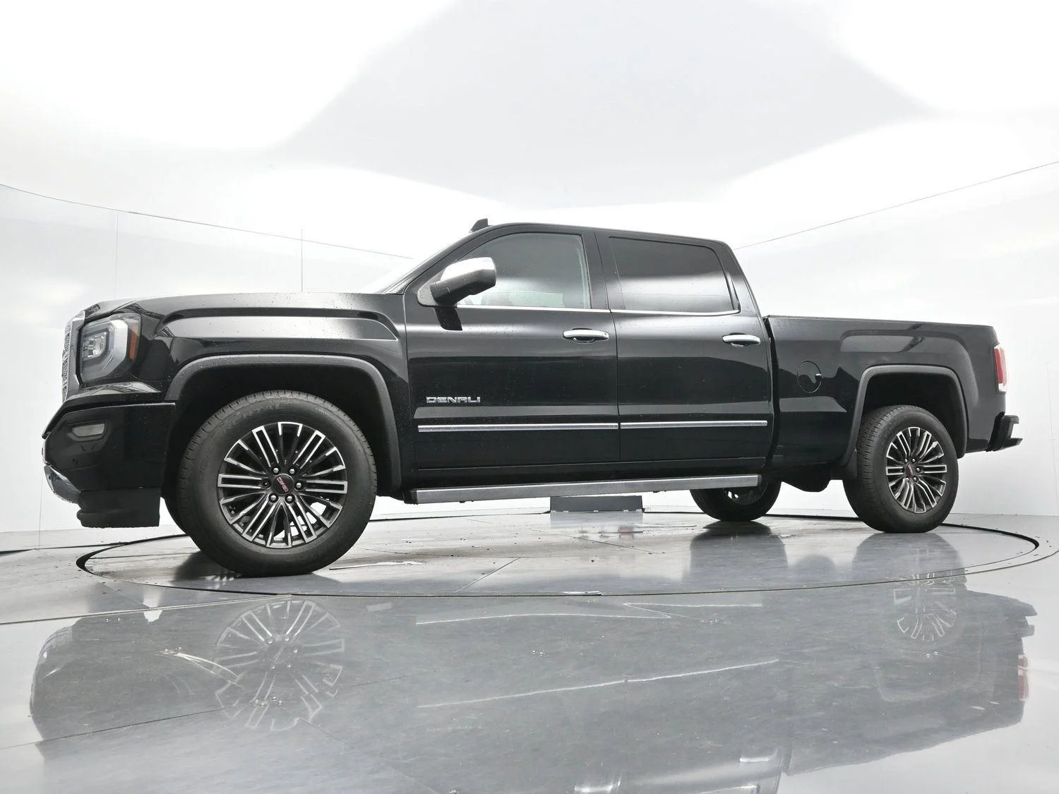 Used 2017 ONYX BLACK GMC Denali image 47