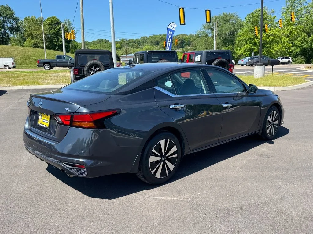 Used 2021 Blue Nissan 2.5 SL image 3