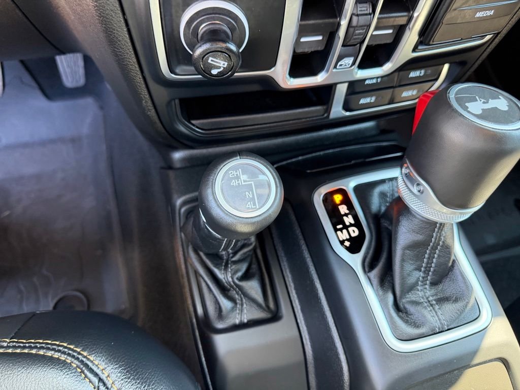 Used 2024 Bright White Clearcoat Jeep Sahara image 25