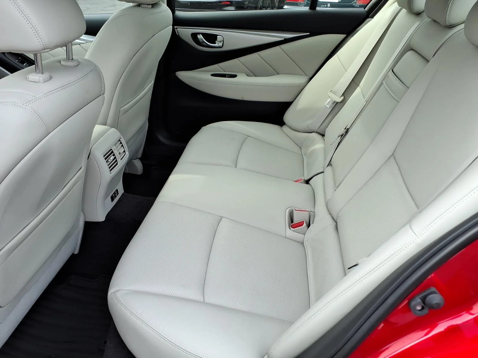 Certified Used 2023 Red INFINITI LUXE image 21