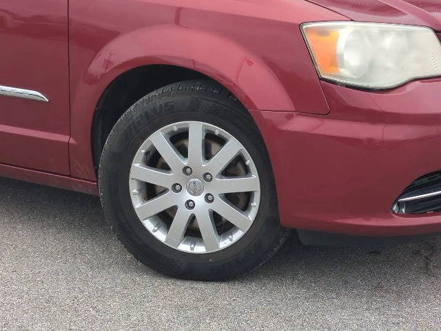 Used 2013 Red Chrysler Touring image 2