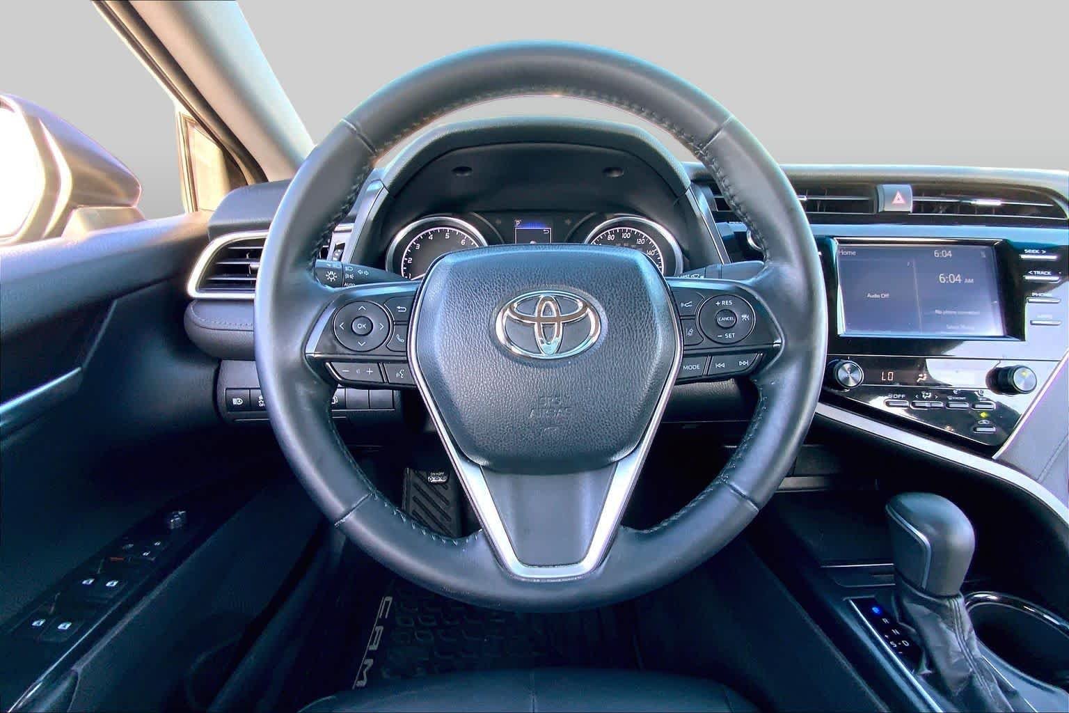 Used 2018 Galactic Aqua Mica Toyota SE image 6