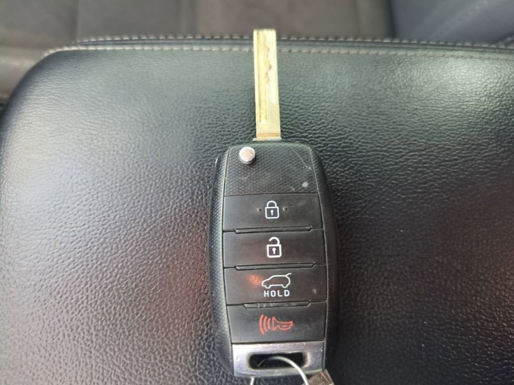 2020 Kia Sorento LX - Photo 38